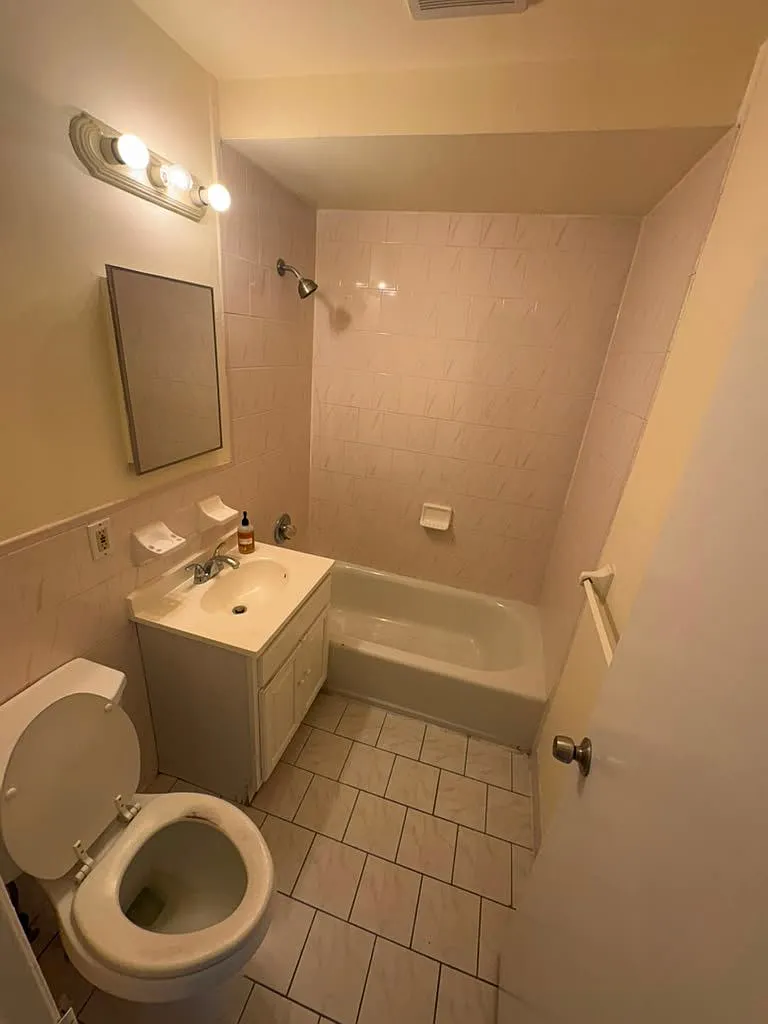 3 bed, 1.0 bath, $3,415 — Photo 4