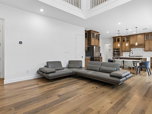 3rd image of 3380 Betony St