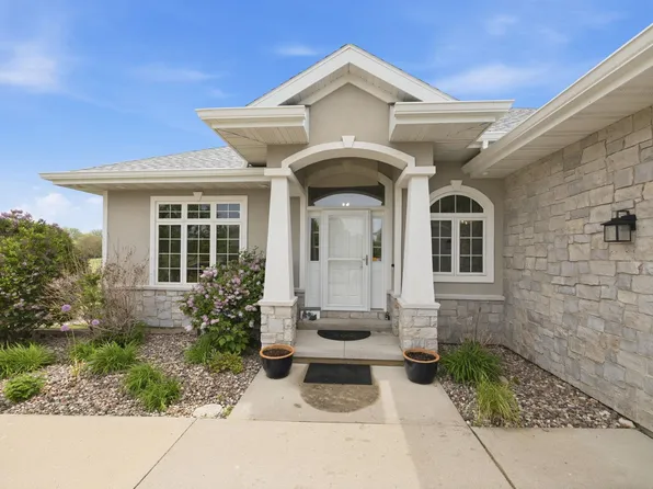 323 Wileman Dr, Edgerton, WI 53534