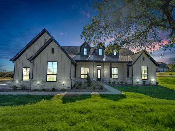 740 Burr Oak Ln, Weatherford, TX 76085