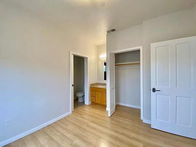 Valley Oak Drive, 140 * — Photo 9