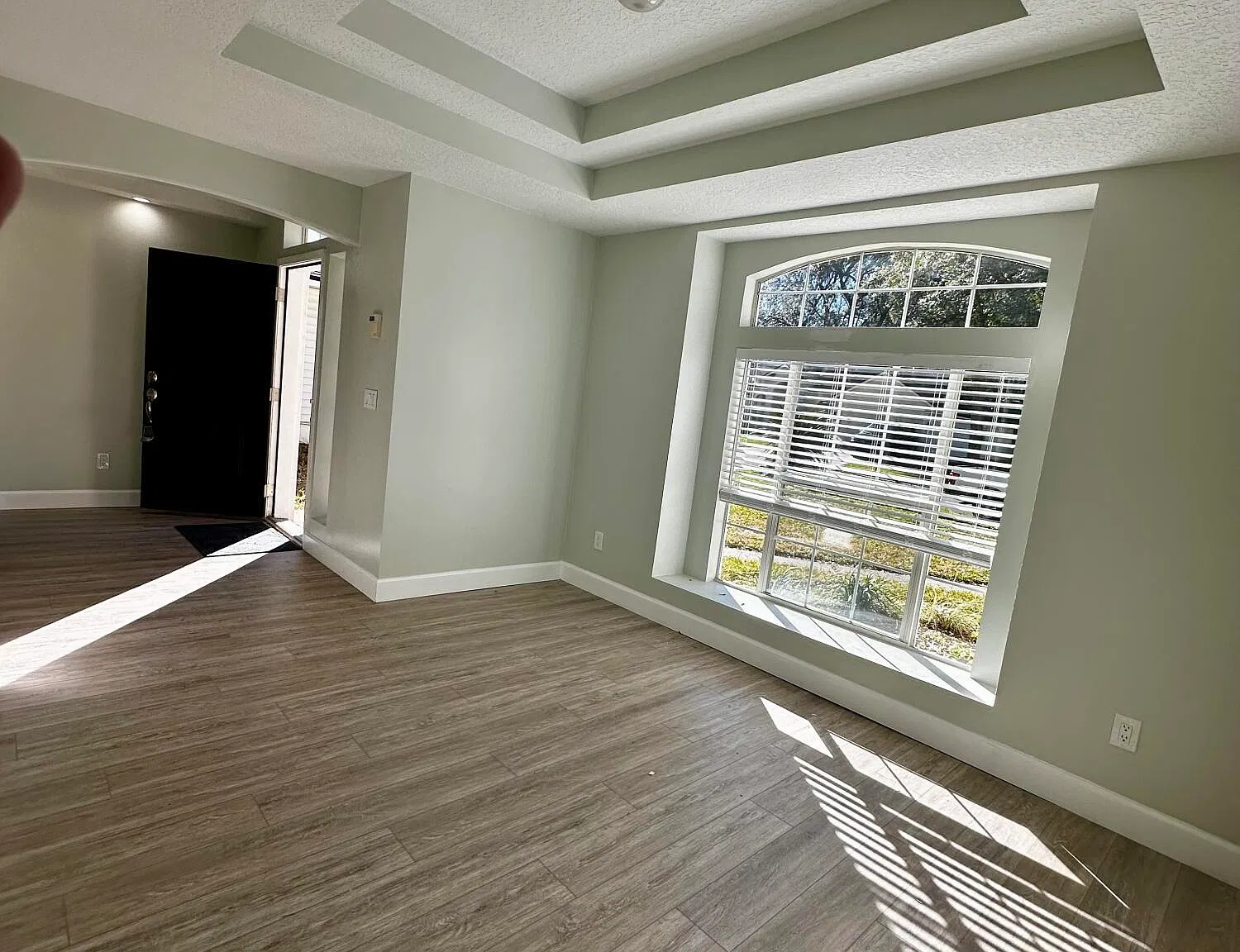 4 bed, 2.5 bath, 2447 sqft, $2,500 — Photo 4