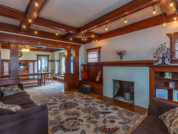 4th image of 2527 E Queen Ave
