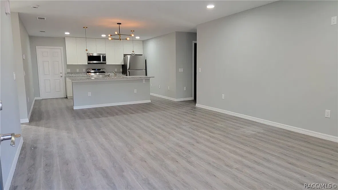 4 bed, 1621 sqft, $1,628 — Photo 2