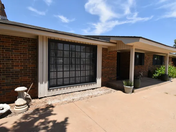 1209 8th St, Shallowater, TX 79363