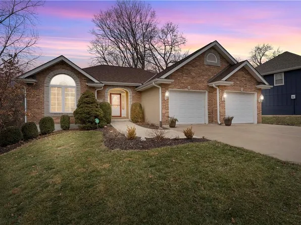 7056 Northern Ave, Raytown, MO 64133