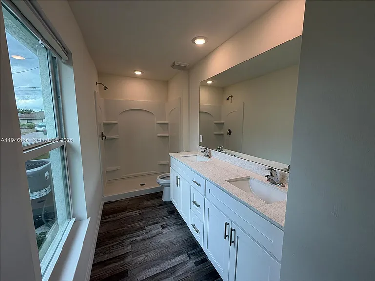 3223 NE 14th Ave — Photo 9