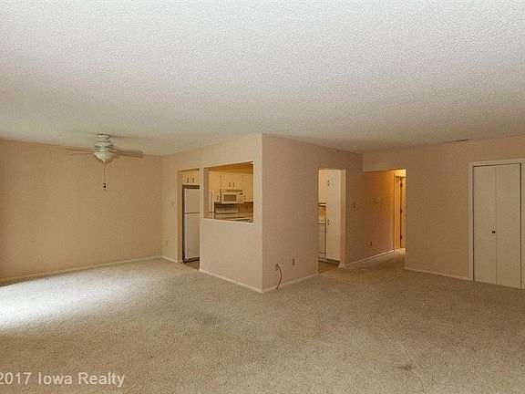 3rd image of 4501 Woodland Ave Unit 3