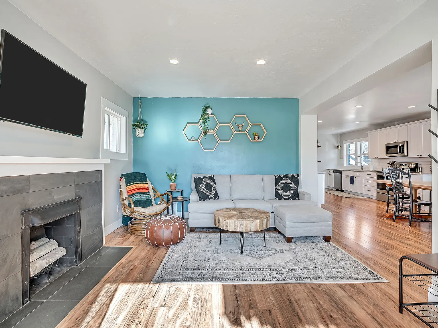 4 bed, 2100 sqft, $3,500 — Photo 3