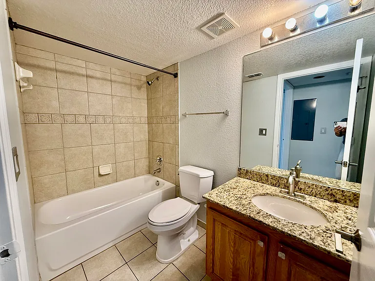 271 SW Palm Dr #304 — Photo 19
