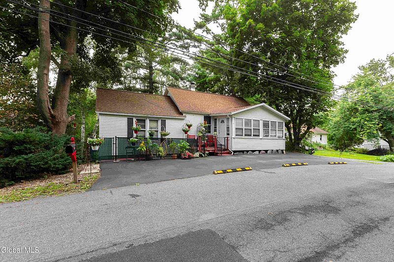 3rd image of 31 North Road