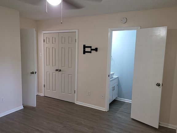 4th image of 2521 Pearl St APT 405