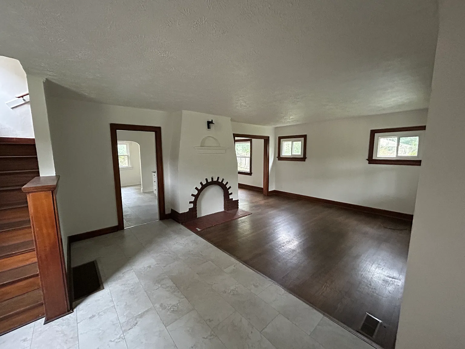 3 bed, 1.5 bath, 1400 sqft, $1,250 — Photo 2