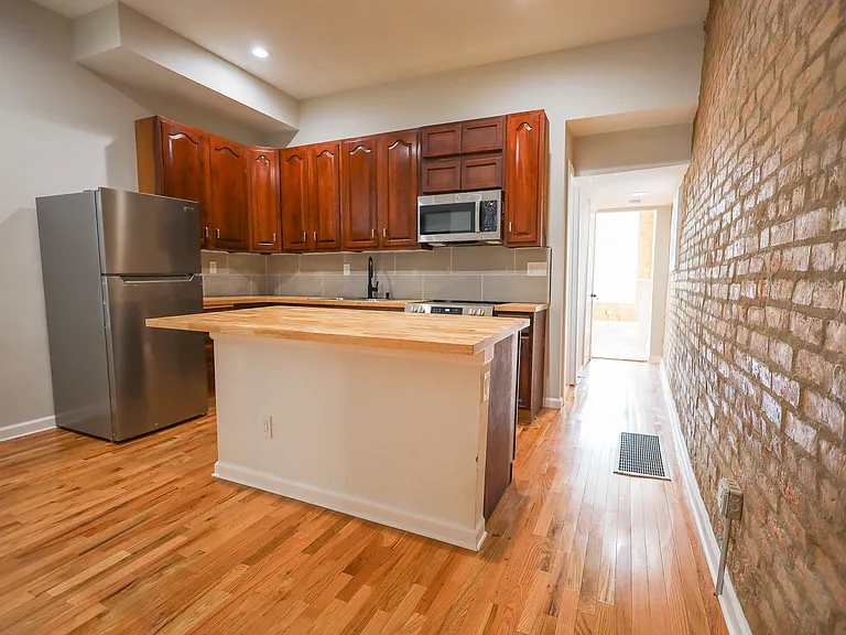652 Delhi Ave — Photo 38