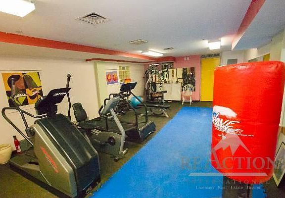 4th image of 2535 36th St APT 2R
