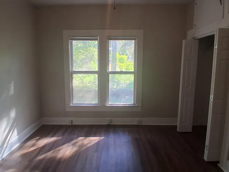 101 E Phillips St — Photo 9