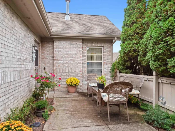 5140 Coventry Ln, Fort Wayne, IN 46804