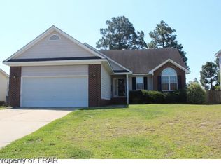 619 Fairbluff Dr, Hope Mills, NC 28348