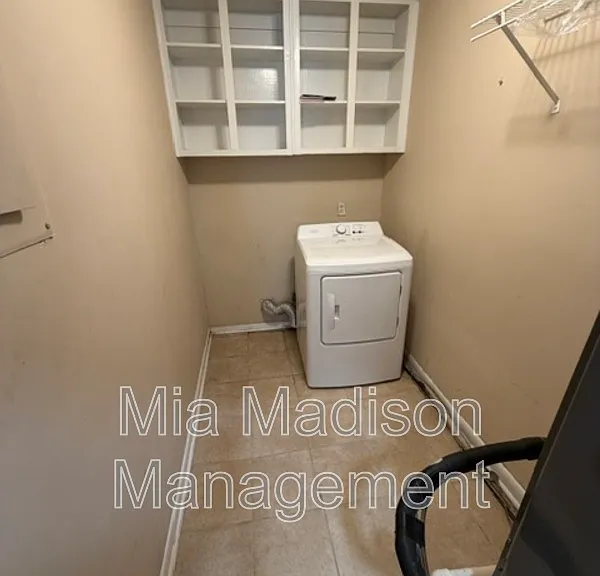 9406 Dunwoody Dr — Photo 14