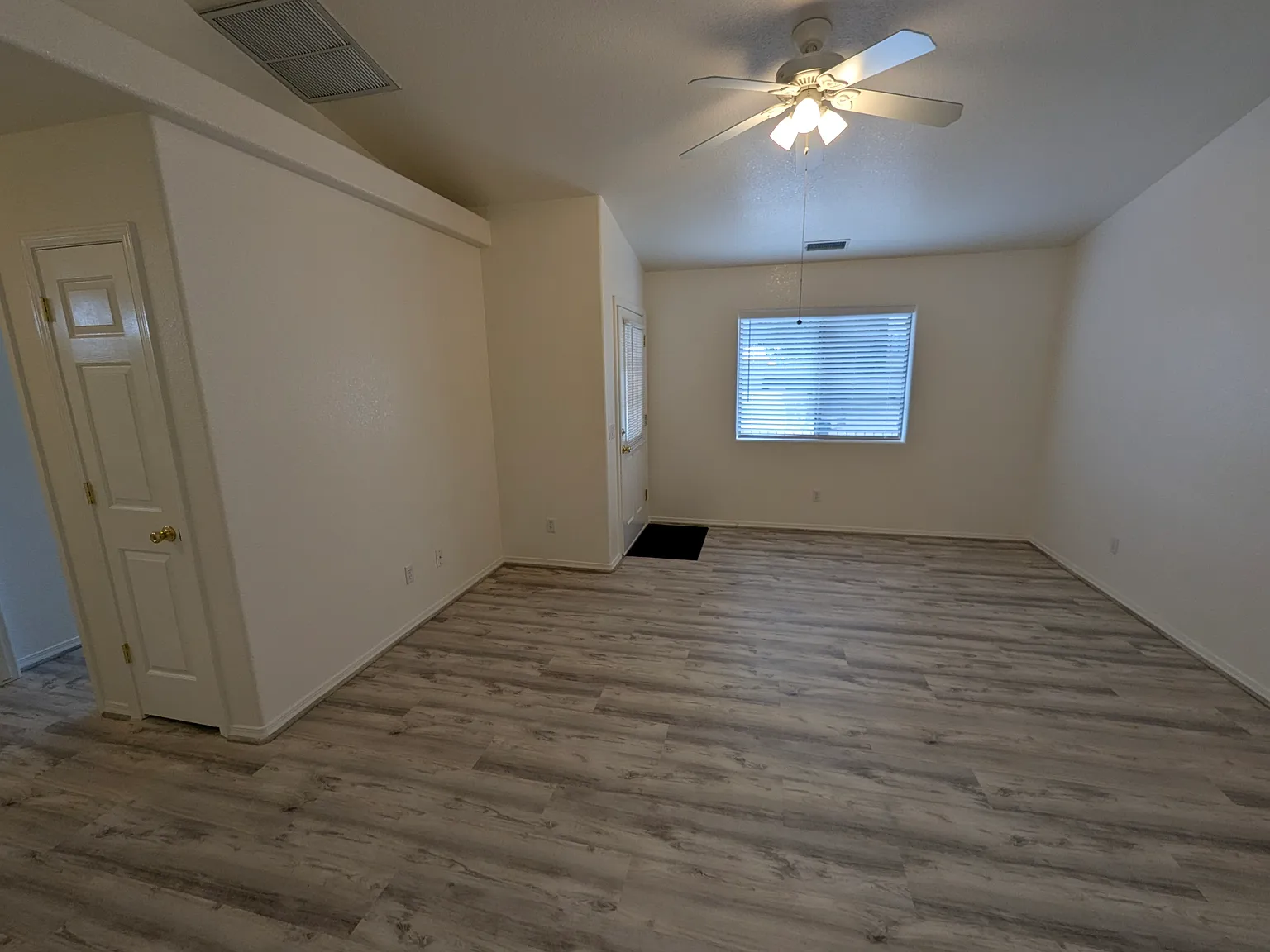 2 bed, 700 sqft, $1,550 — Photo 4