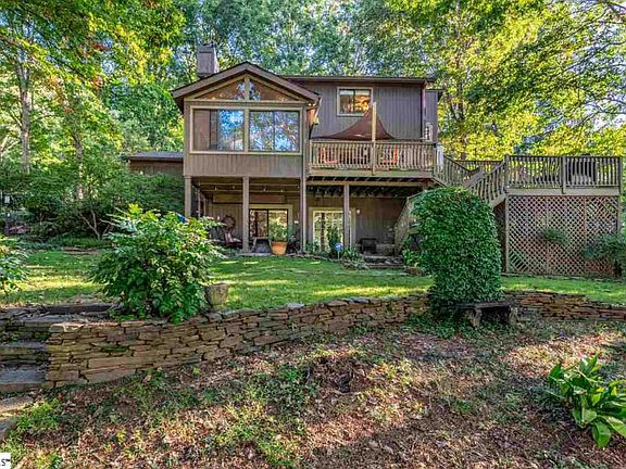 3rd image of 310 Sassafras Dr