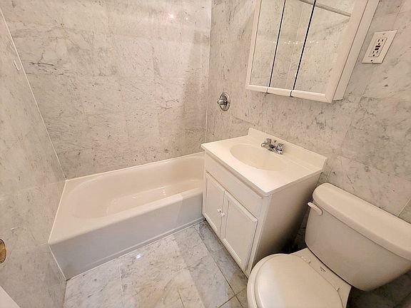 5th image of 146 E 35th St #3Z