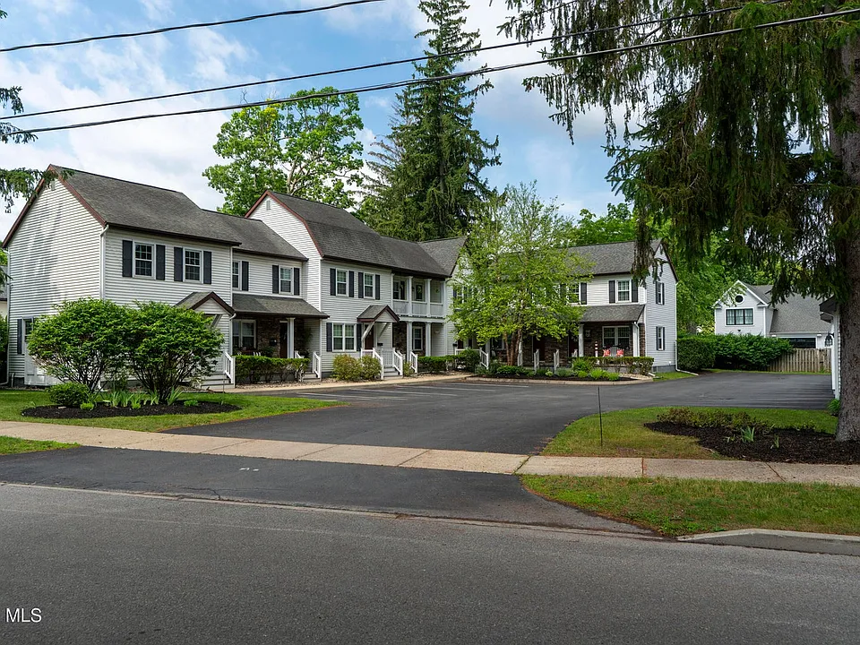 11 Cottage St #4