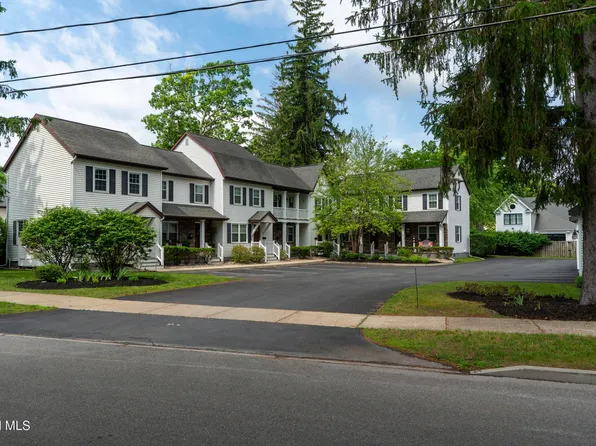 11 Cottage St APT 4, Saratoga Springs, NY 12866
