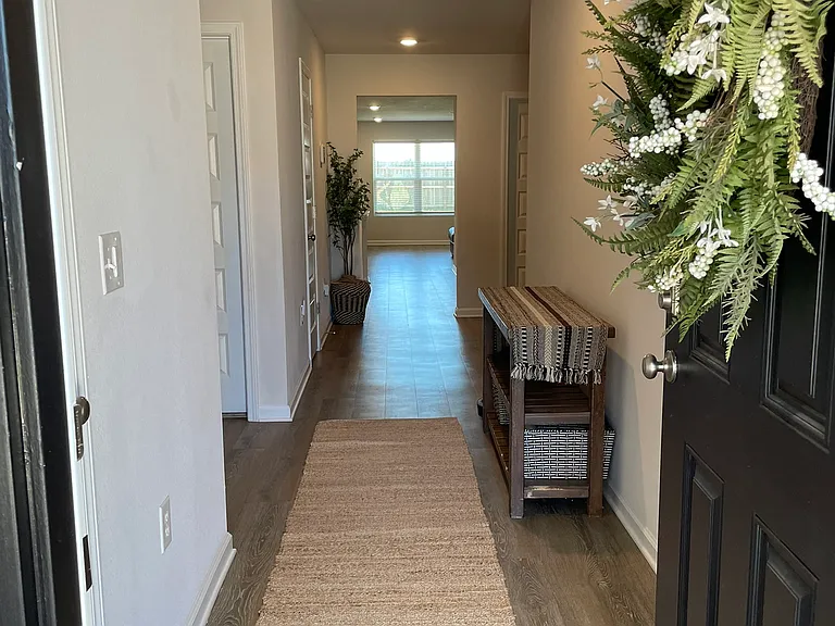 5240 Peach Dr — Photo 2
