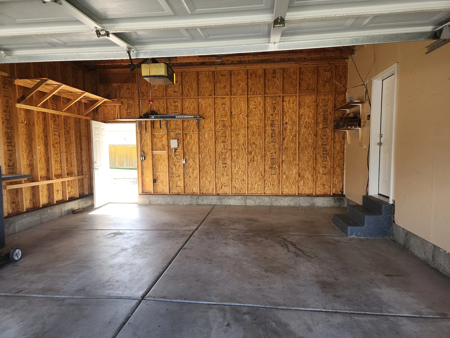 3 bed, 2600 sqft, $2,200 — Photo 3
