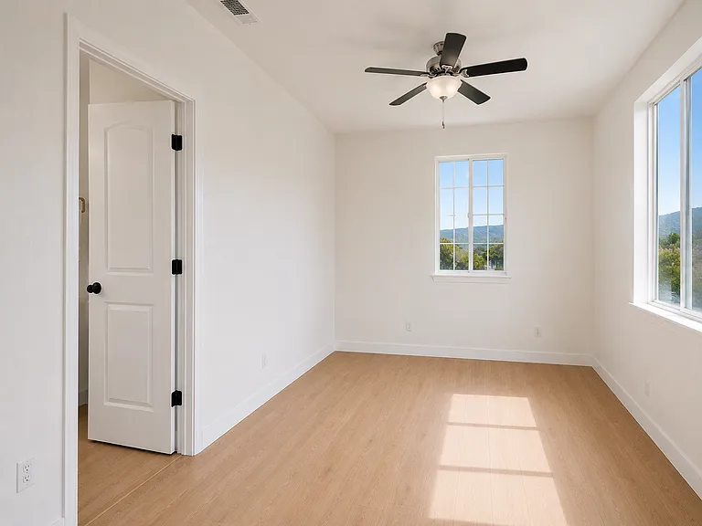 185 Laurel Wood Ct — Photo 15