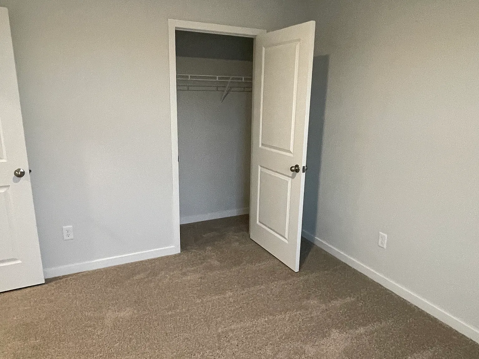 585 Penwell Dr — Photo 3