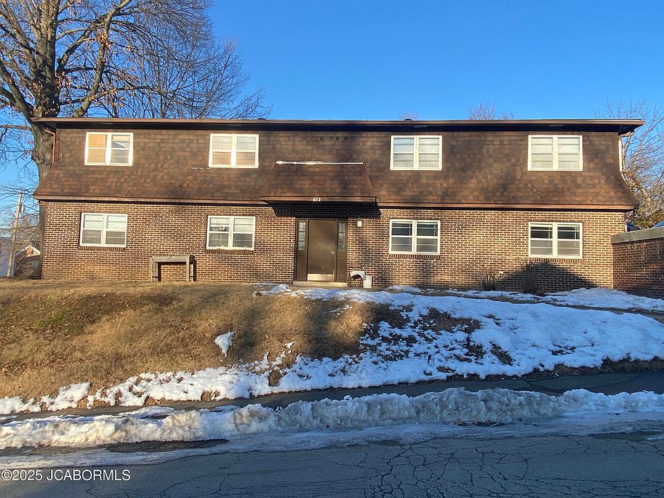 1st image of 122 W Atchison St