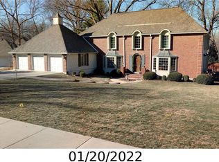 7010 Overhill Rd, Mission Hills, KS 66208