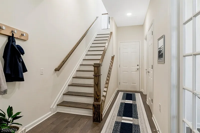 3 bed, 2.5 bath, $4,800 — Photo 3