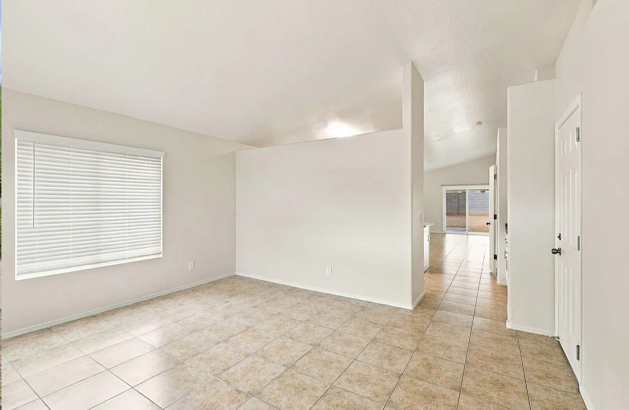 4 bed, 1516 sqft, $1,099 — Photo 2