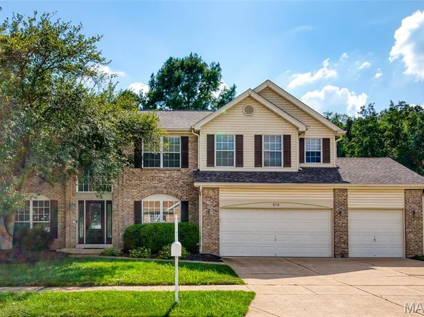 876 Kiefer Trails Dr, Ballwin, MO 63021