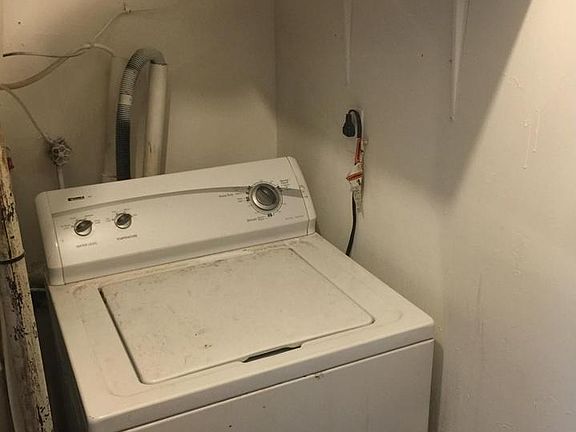 3rd image of 1601 Lyle Ct