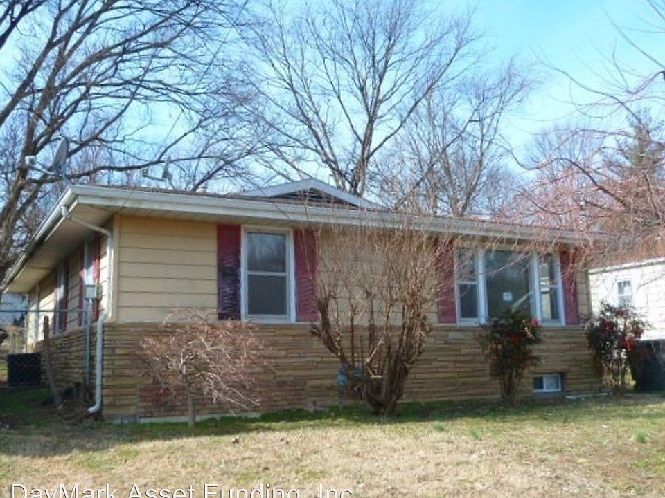 1st image of 411 Louis St