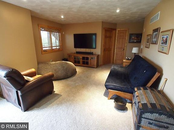5th image of 501 Heritage Trl NE