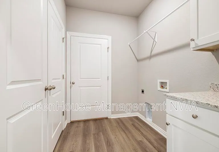 210 Williams Ct — Photo 12