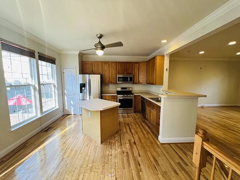 10016 Greenspire Way — Photo 8
