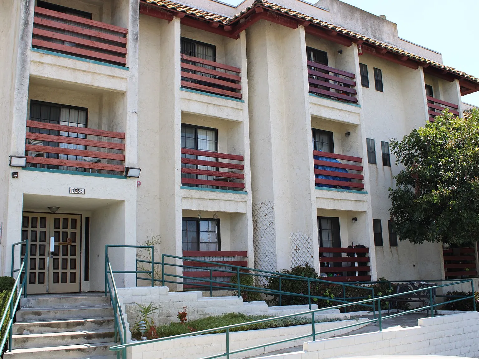 Santa Fe Manor — Photo 2