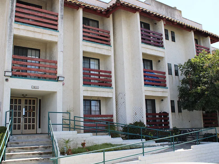 Santa Fe Manor — Photo 19