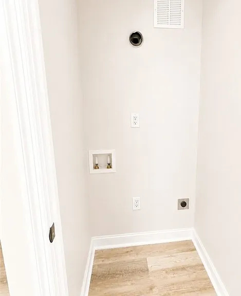 642 W 42nd St — Photo 7