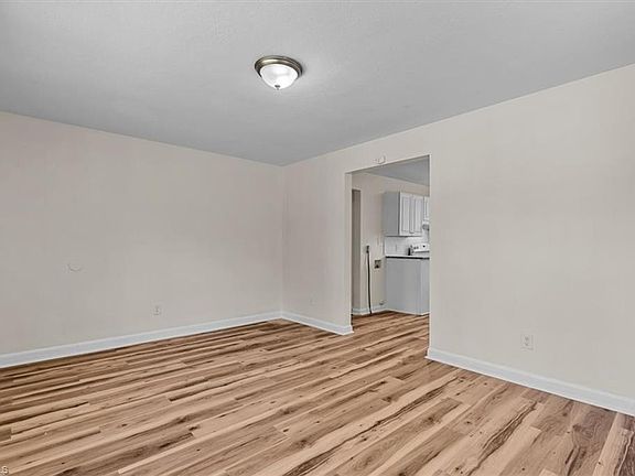 5th image of 1003 Grant St