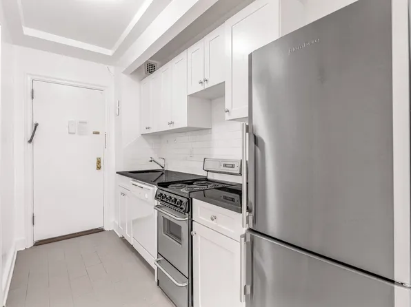 307 East 44th Street image 1 of 26