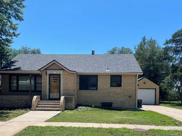307 E Nassau Ave, Holyrood, KS 67450
