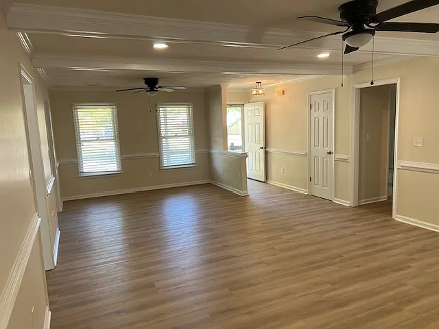 Building Photo - 533 Tennis Dr