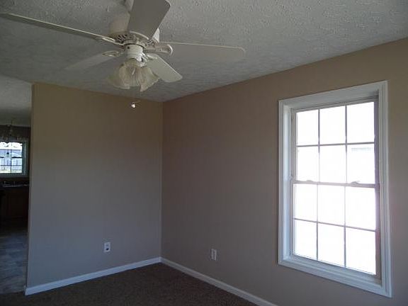 5th image of 205 Carver St